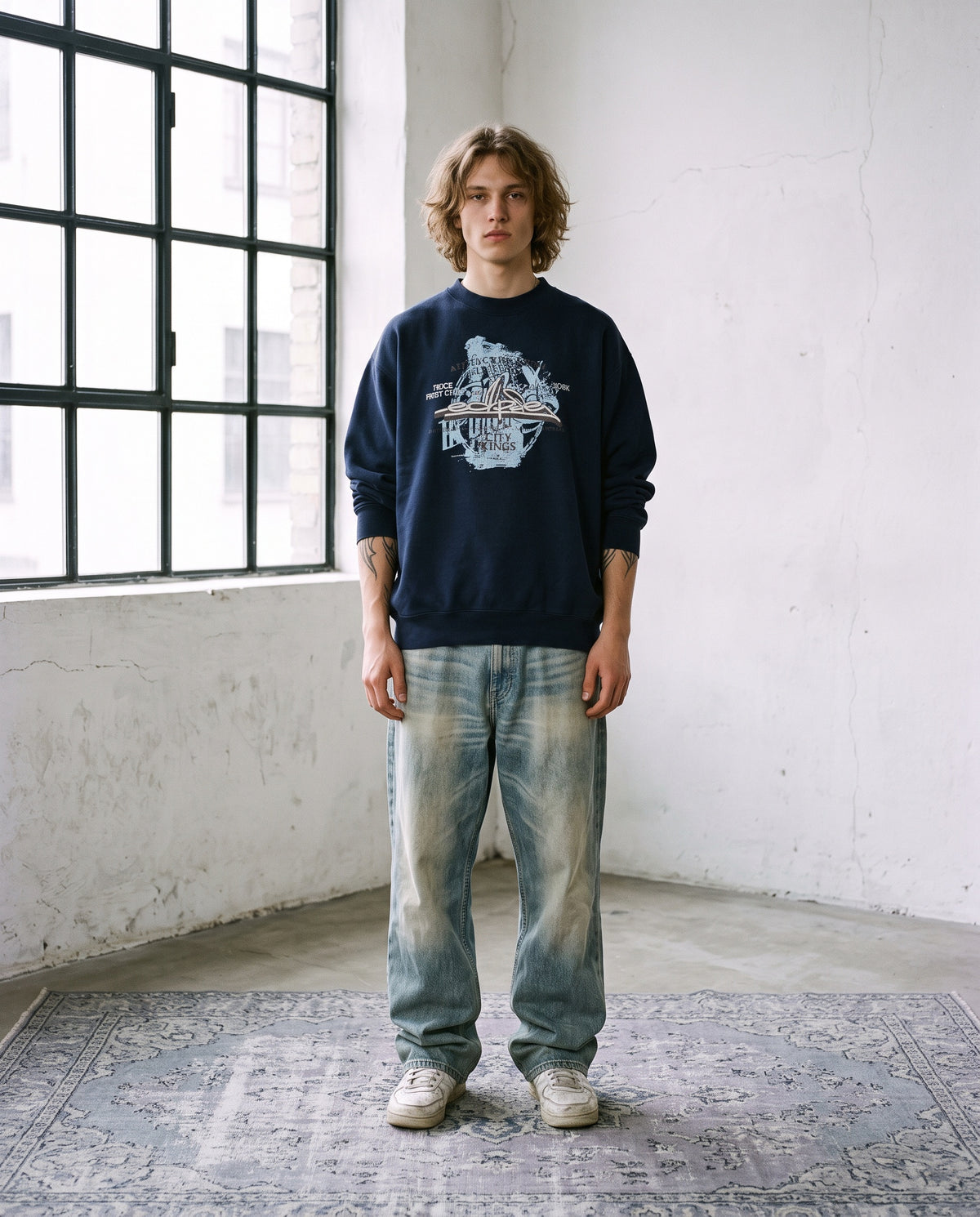 Model wearing Eclipse USA Hip Hop Sweater XL