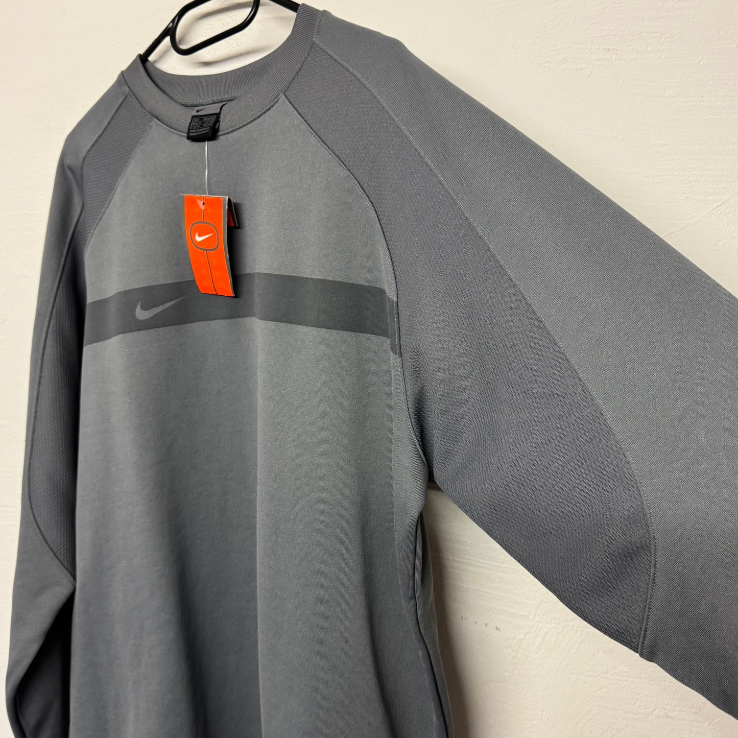 2000‘s Nike Deadstock Active Wear Sweater *sehr selten (L)