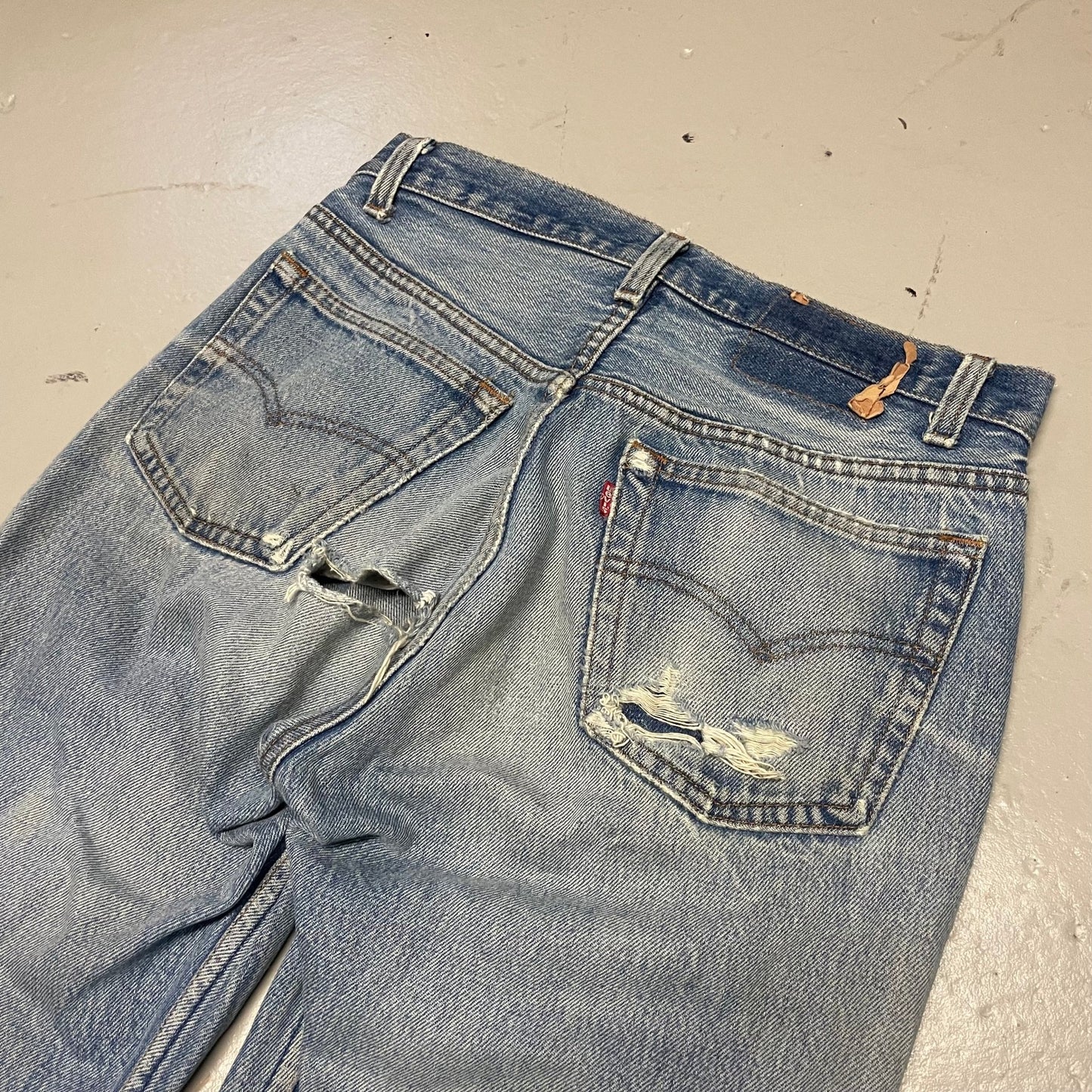 90‘s distressed Levi‘s Jeans 28x32 - Lennys Vintage