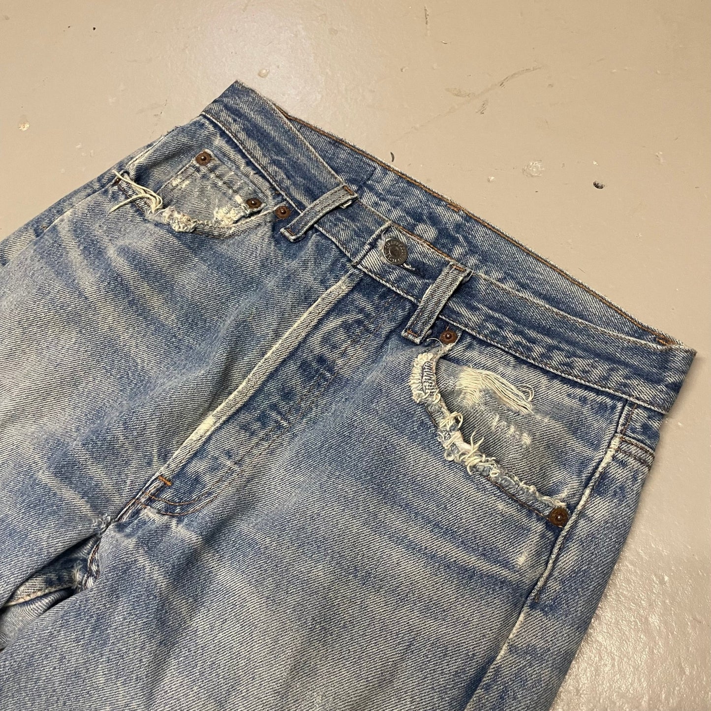 90‘s distressed Levi‘s Jeans 28x32 - Lennys Vintage