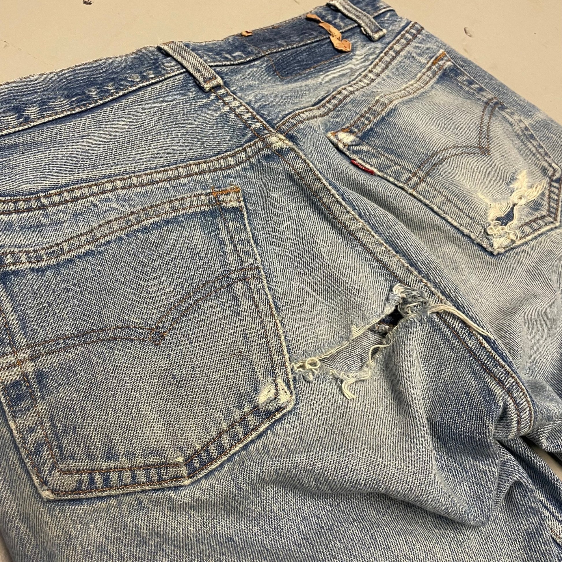 90‘s distressed Levi‘s Jeans 28x32 - Lennys Vintage