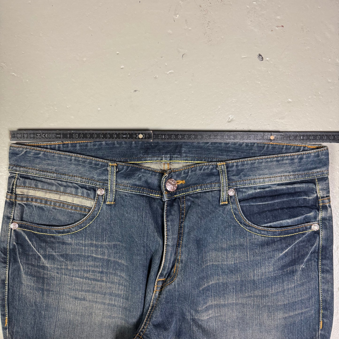 2000‘s V-Blue Japanese Baggy Jeans *rare 38x34