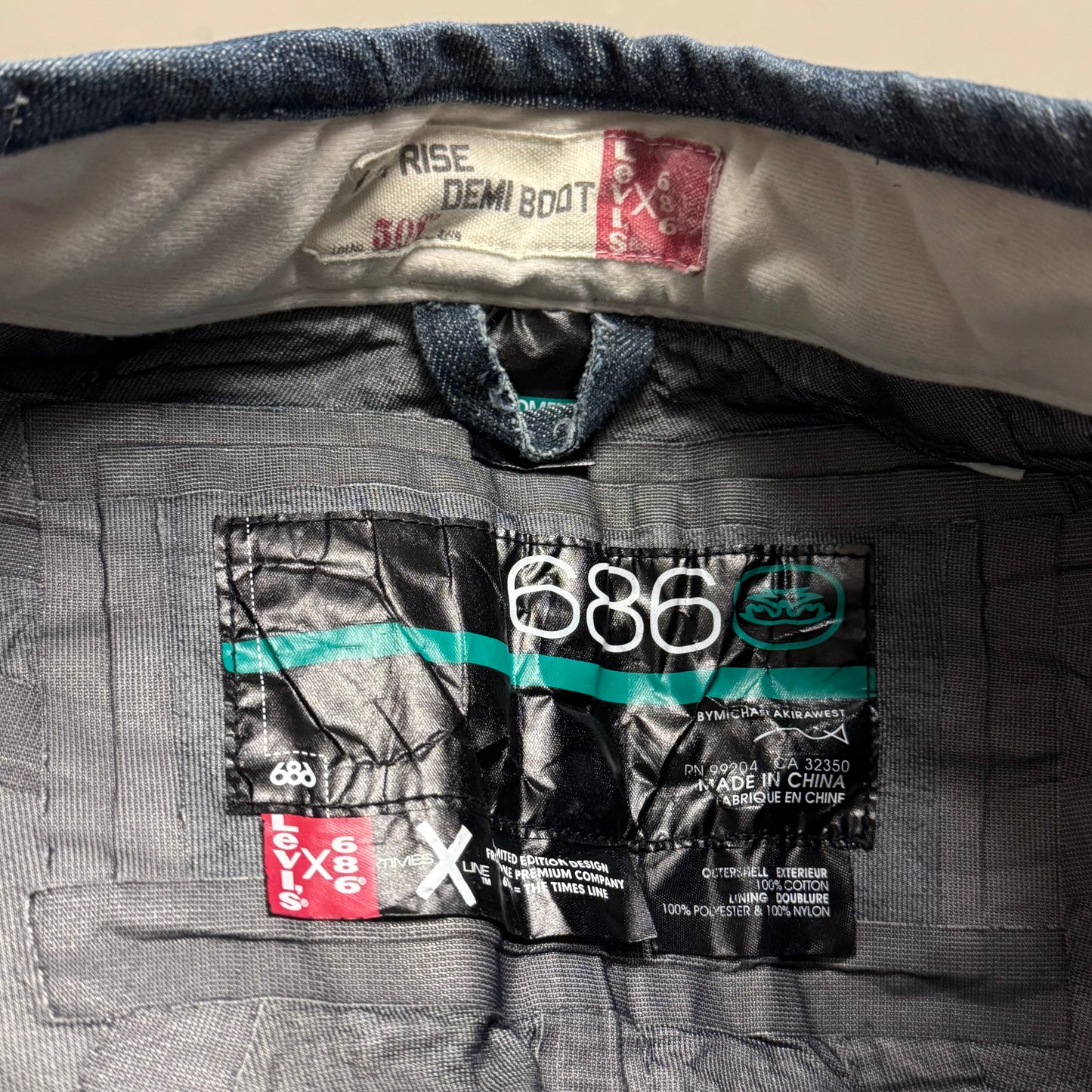 2008 Levi‘s x 686 Low Rise Bootcut Snowpants/Jeans Women‘s *very rare (S/W29)