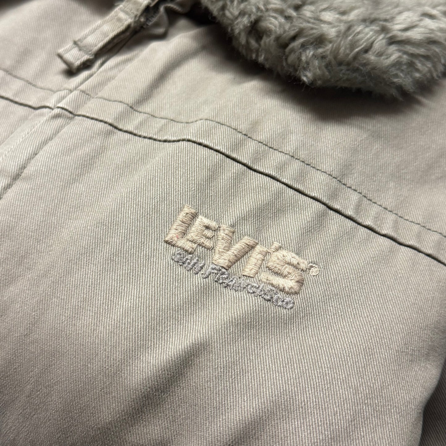 2000‘s Levi‘s San Francisco Red Tab Faux Fur Jacket *very rare (S)