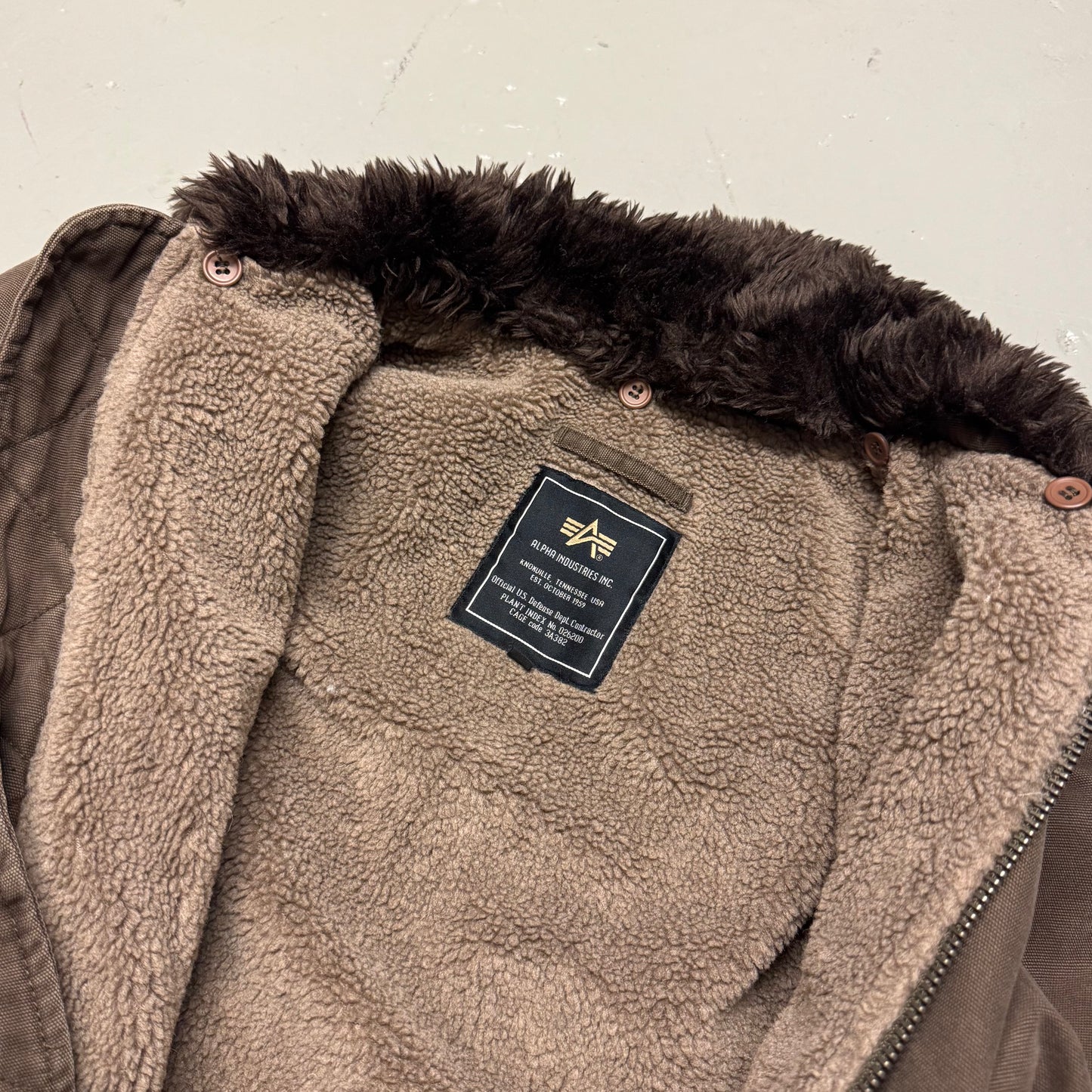 2000‘s Alpha Industries Faux Fur Jacket *very rare (M)