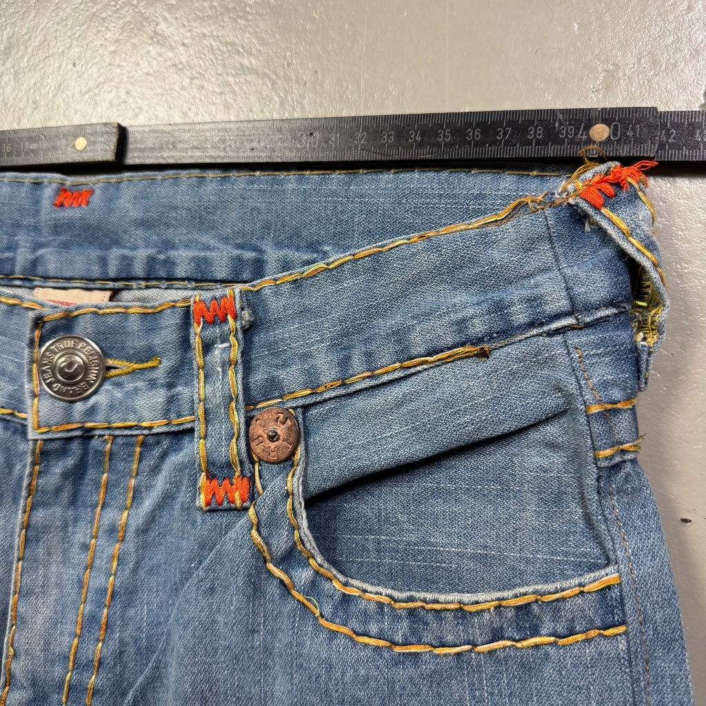 2000’s True Religion Straight Jeans 30x32