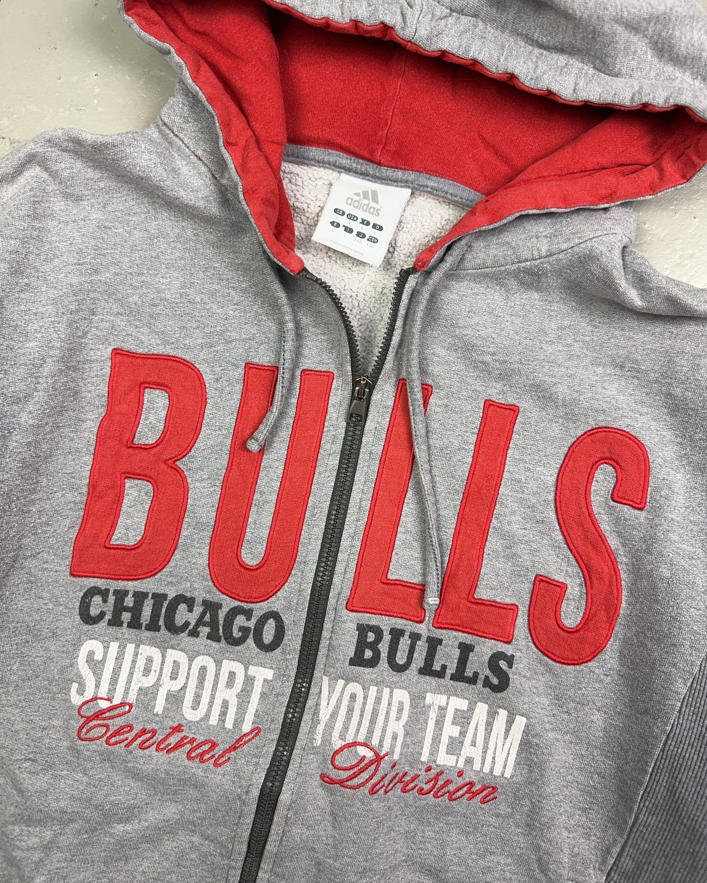2000's Adidas Chicago Bulls Zip Hoodie *rare (L)
