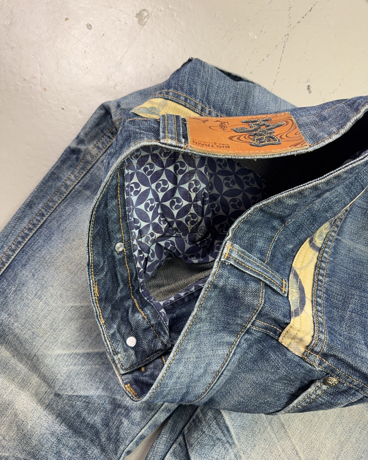 2000's Big Train Japanese Straight/Baggy Jeans *rare 26x30 (XS)
