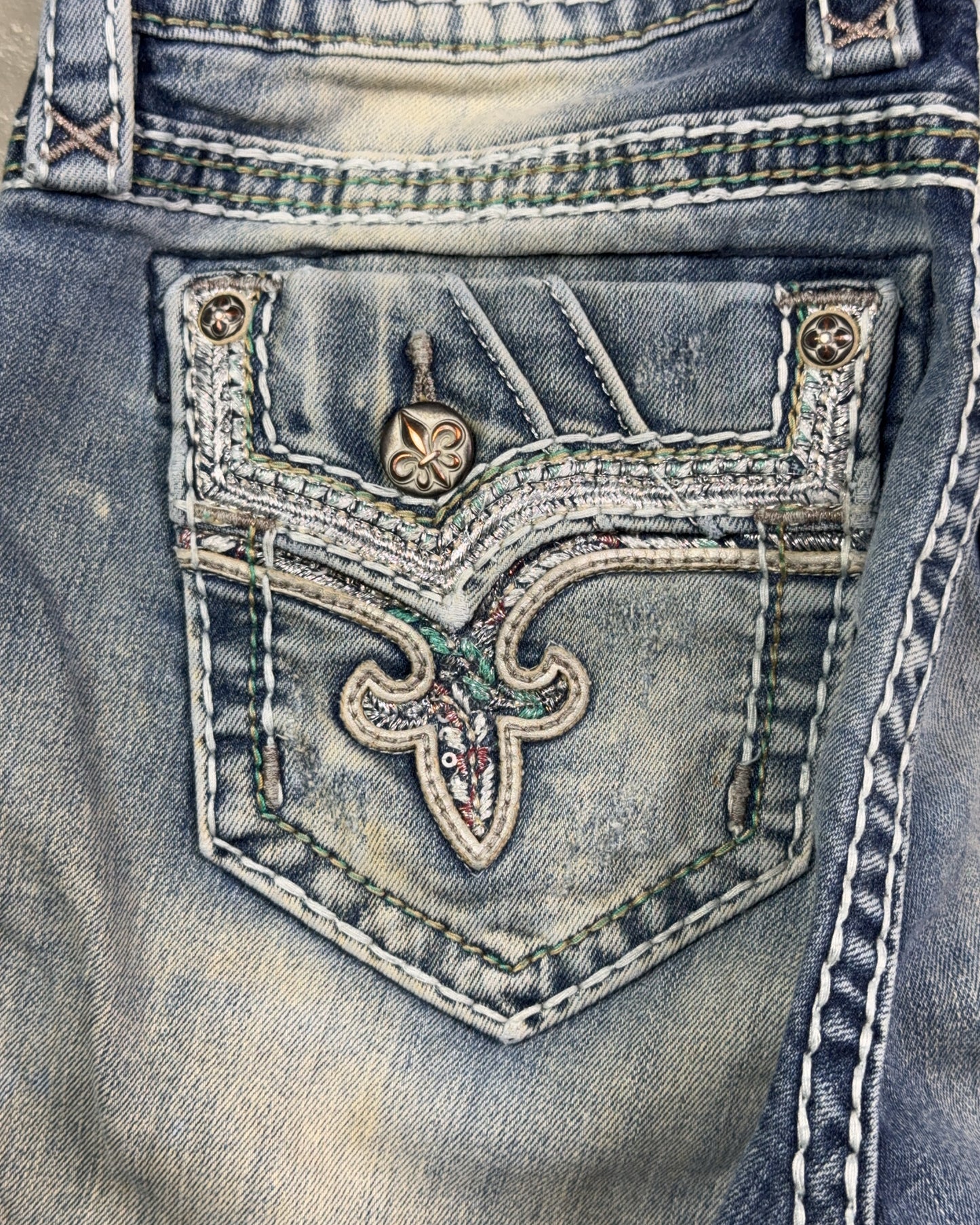 2000's Rock Revival Low Waist/Bootcut Jeans Women's *very rare 26x30 (S)