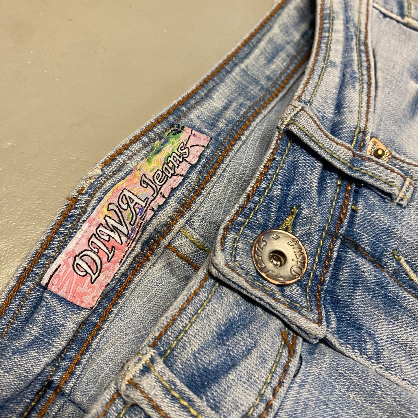 Y2K Diwa 3/4 Jeans Women’s (W28) - Lennys Vintage