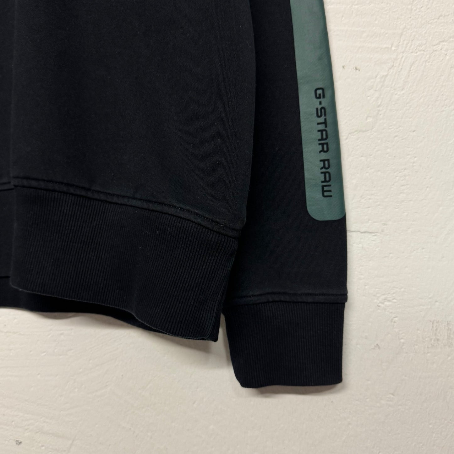 Y2K G - Star Sweater (L) - Lennys Vintage